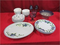 Dish Set: 24 piece lot