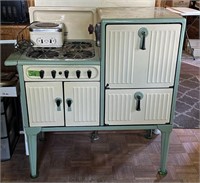 Magic Chef gas stove Cream/Green