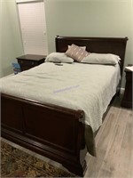 Queen size slay bed frame no mattress