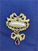 Vintage brooch With purple stone