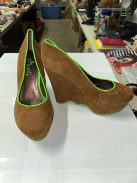TAN AND GREEN MACHI WEDGE SHOES 9