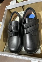 PAIR OF APEX SHOES SIZE 9 MENS
