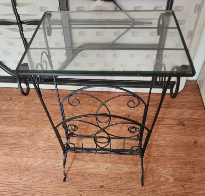 15x24x12 glass top metal magazine rack