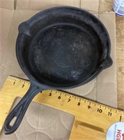 Early cast iron fry pan