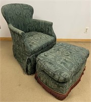 NICE UPHOLSTERED ARM CHAIR WITH FOOTREST
