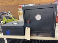 Coleman Camp Oven & Metal Box