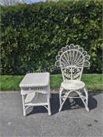 Decorative Wicker Chair with Side Table
