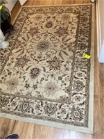 FLORAL PRINT RUG APPROX 63 IN W X 92 IN LONG CREAM