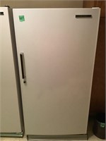 General Elec Freezer, 32x25x64