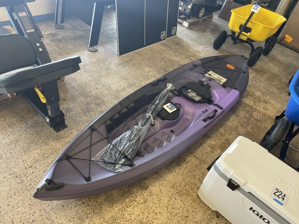 LIFETIME TAHOMA 100 10' KAYAK (SOME SCRATCHES)