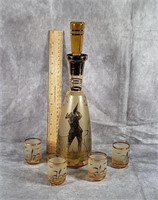 GLASS DECANTER & 4 SMALL GOLD GLASSES
