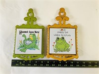 2pcs painted ceramic tile and cast frog art