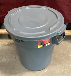 Hardly Used Rubbermaid Brute 20 Gallon Container