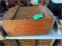 Coke box w/hinges