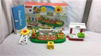E4) NOT COMPLETE --FISHER PRICE TOY SET