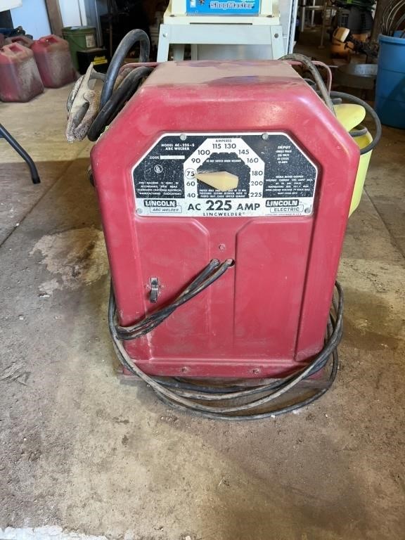 Lincoln Arc Welder AC 225 AMP with wheels & hood