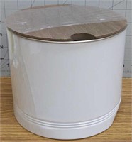 Metal jar with lid