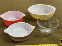 Pyrex Mixing Bowls & Casserole Dishes