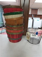 Lot of apple baksets and wire basket