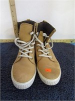 TIMBERLAND SNEAKERS -- WOMANS 9