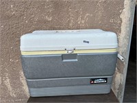 IGLOO MAXCOLD COOLER (MED SIZE)