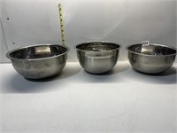 3 STAINLESS BOWLS 2 MICHAEL GRAVES