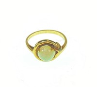 10k Yellow Gold & Opal Ring Size (5.5)