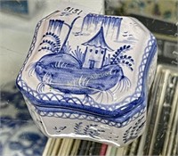 HAND PAINTED PORCELAIN TRINKET BOX