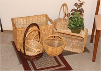 8 GROUPING OF BASKETS VARIOUS SIZES