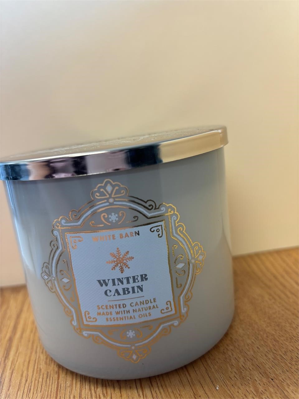 White Barn Candle 14.5 oz winter cabin