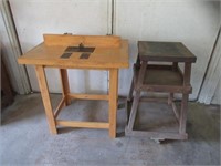 2 Wood Tables / 2 tables en bois
