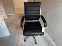 ADJSUTABLE-HEIGHT ROLLING OFFICE CHAIR