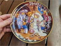 Teddy bear collectible plate