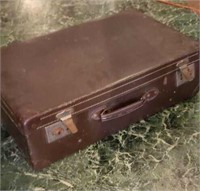 Vintage suitcase 
14 x 23 x 8"