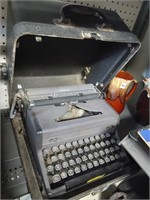 Antique 11Royal Arrow Model Typewriter w/Case &