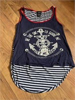 C10) Woman’s tank top size xs, fits like a small.