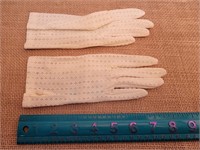 1960's Womens Gloves Ivory White with Eyelet