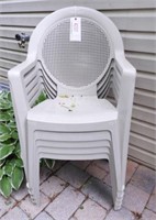 (5) plastic patio chairs
