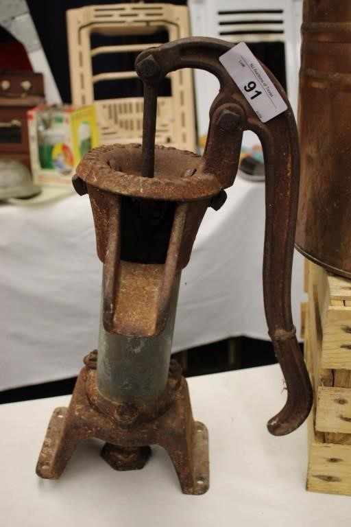 ANTIQUE CAST IRON HAND WATER PUMP