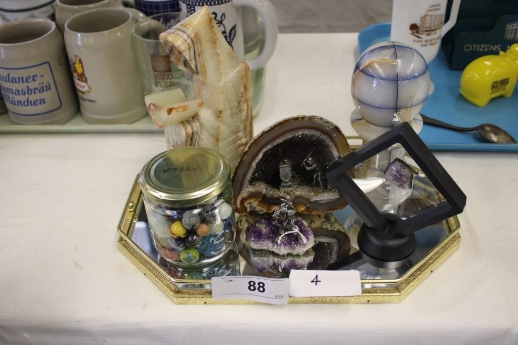 VARING COLLECTABLE ITEMS GEODES PLUS