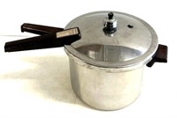 Pressure cooker pot