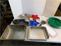 Metal Pans and Plastic Trays