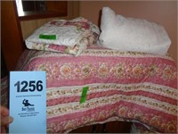 Queen comforter/sham, tablecloth