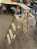 wooden4  foot step ladder