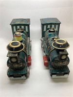 Vintage Tin Trains (2)