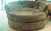 5 Ft. Brown Round Swivel Chair Like New