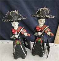 2 skeleton figurines