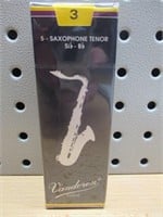 5 Saxophone Tenor SR223 Reeds