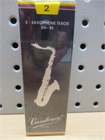 5 Saxophone Tenor SR222 Reeds