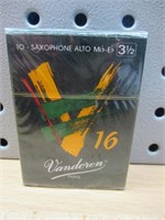 10 Saxophone Alto V16 SR7035 Reeds